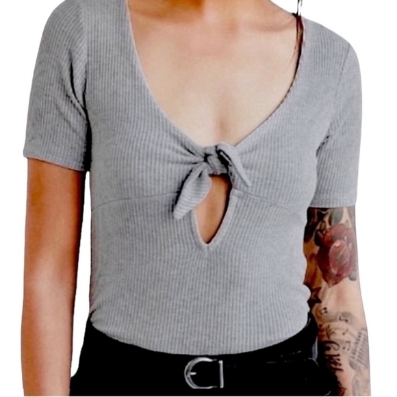 Urban Outfitters Sara Tie Front Top - Picture 1 of 6